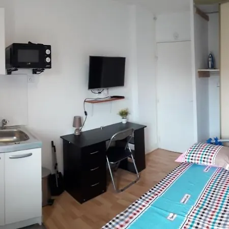 Studio Meuble Lägenhet Cergy